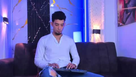 prince_arthur77 online show from July 2, 3:28 pm