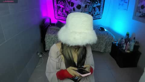 Beth   online show from December 18, 1:45 am