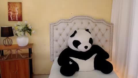 princessyanzy1 online show from February 27, 1:30 am