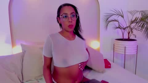 Priscila  online show from November 8, 9:40 pm