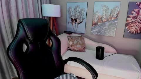 Priya Rose online show from November 4, 9:05 pm