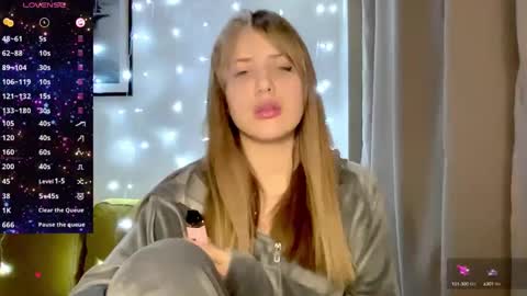 Alicia online show from December 12, 8:43 pm