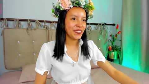 Snapshot of purple_aura_ chatting on October 21, 8:23 pm Aura online show from October 21, 8:23 pm