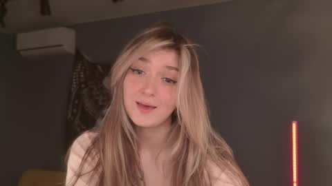 Bella online show from May 1, 2:22 pm