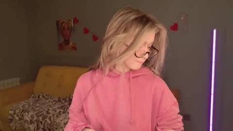 Bella online show from February 15, 6:04 am