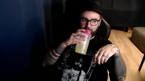 Snapshot of pyroxen chatting on October 25, 9:15 pm Yog Sothoth online show from October 25, 9:15 pm