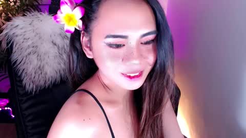 qt_luna18 online show from December 5, 2:58 am