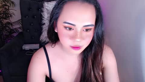 qt_luna18 online show from December 6, 5:06 pm