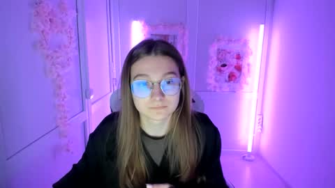 Amelie online show from May 2, 9:26 am