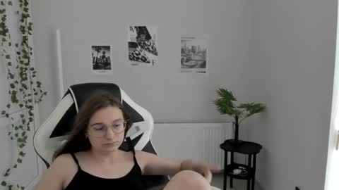 Amelie online show from June 21, 9:59 am