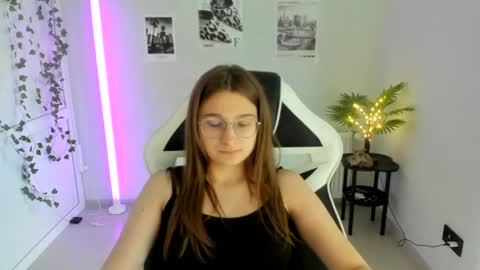 Amelie online show from July 22, 1:24 pm
