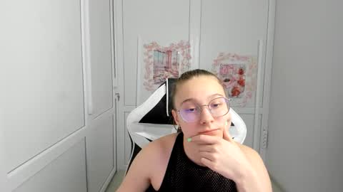 Amelie online show from June 7, 7:35 am