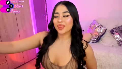 Snapshot of queen_liana chatting on February 19, 6:11 am Liana online show from February 19, 6:11 am