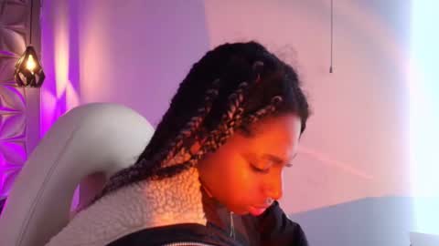   online show from February 5, 7:06 pm