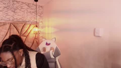   online show from November 22, 12:03 pm