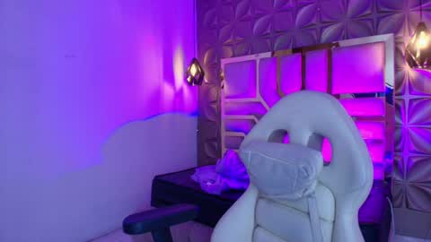   online show from May 3, 12:11 pm