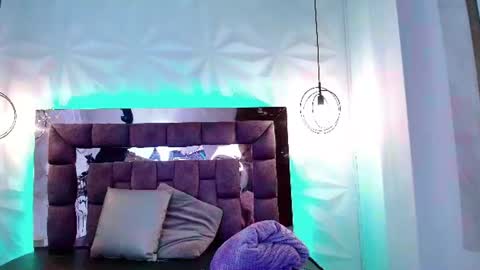   online show from June 26, 12:21 pm