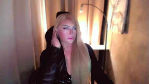 Snapshot of queenarthalia chatting on January 31, 6:25 pm ARTHA online show from January 31, 6:25 pm