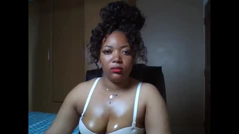 Queenbebony2 online show from May 4, 5:25 am