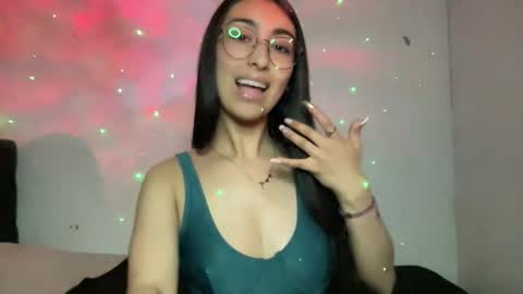 queenbyte_18 online show from April 24, 2:46 am