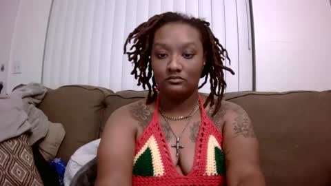 Snapshot of queenchief3x8 chatting on September 15, 6:37 am Queen Chief online show from September 15, 6:37 am