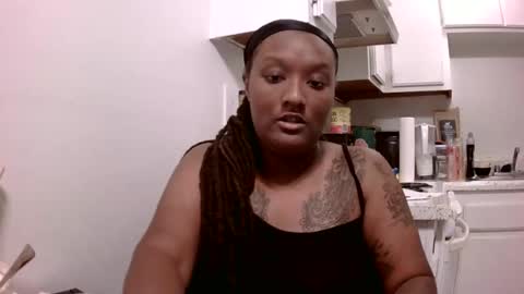 Snapshot of queenchief3x8 chatting on October 17, 4:16 am Queen Chief online show from October 17, 4:16 am