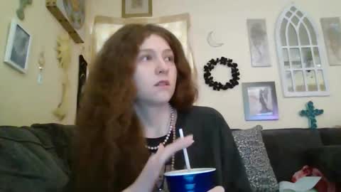 queencrimsonlvx online show from May 2, 12:16 am