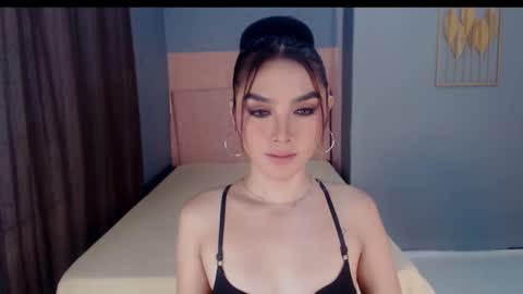 queenemeraldts online show from November 11, 5:20 am