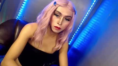 Snapshot of queenfoxylady chatting on October 21, 6:00 pm just call me QUEEN and ill be there online show from October 21, 6:00 pm