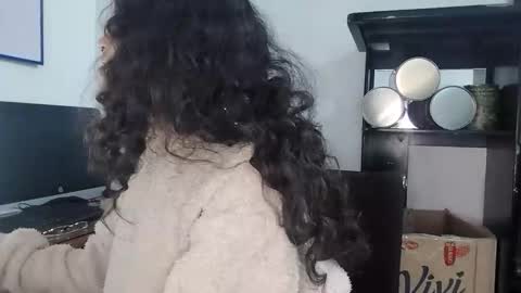 QUEENJEENN online show from November 2, 6:57 am