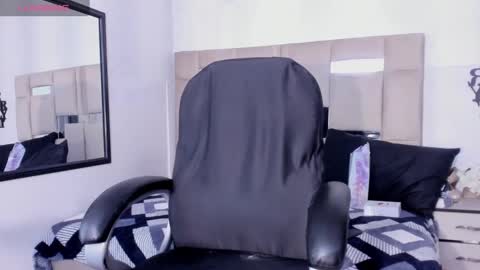 QUEENJEENN online show from January 20, 6:21 pm