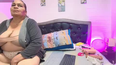 VickyBoobss online show from June 8, 12:50 pm