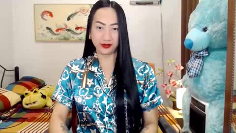 QUEEN online show from December 14, 6:47 pm