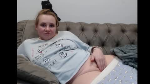 Snapshot of queenmymind chatting on February 26, 10:47 pm queenmymind online show from February 26, 10:47 pm