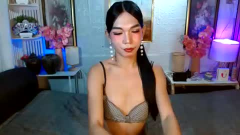 queennira online show from July 29, 3:50 am