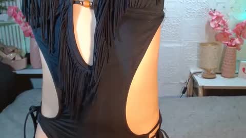 queennira online show from August 1, 7:43 am