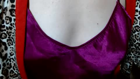 queenoftenderness online show from July 18, 6:43 pm
