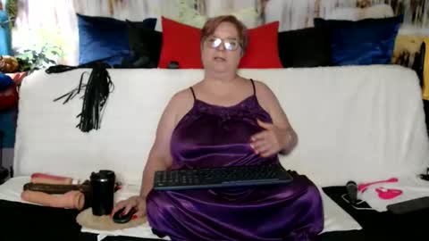 QueenPammy online show from May 14, 9:40 am