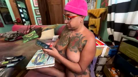 Queen Hilarity online show from April 30, 8:57 pm