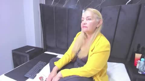 queenstarhyl online show from March 1, 2:16 am