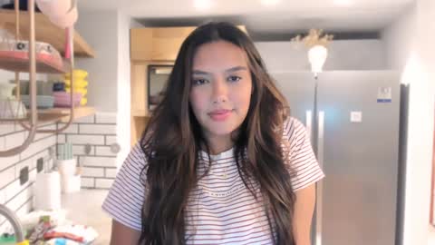 Snapshot of queenv66 chatting on December 4, 3:09 am Val  -  online show from December 4, 3:09 am