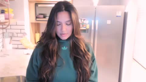 Snapshot of queenv66 chatting on December 27, 2:58 am Val  -  online show from December 27, 2:58 am