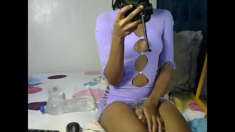 quin_z online show from December 1, 3:26 am