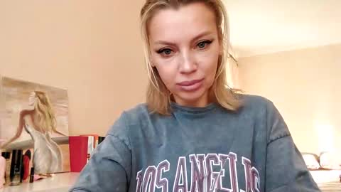 Snapshot of qurli24 chatting on February 27, 10:55 am qurli24 online show from February 27, 10:55 am
