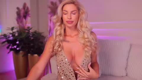 rachel_quinn_ online show from July 2, 3:44 am