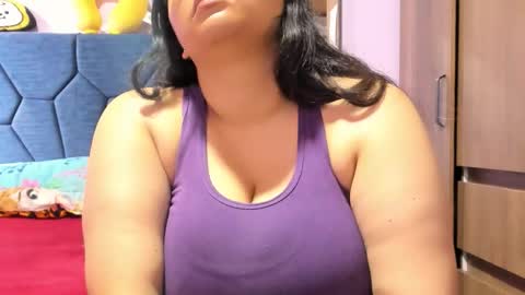 racheljames28 online show from March 8, 3:49 pm