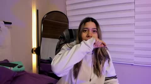 Snapshot of rachell_criss chatting on October 3, 5:16 am Rachell online show from October 3, 5:16 am
