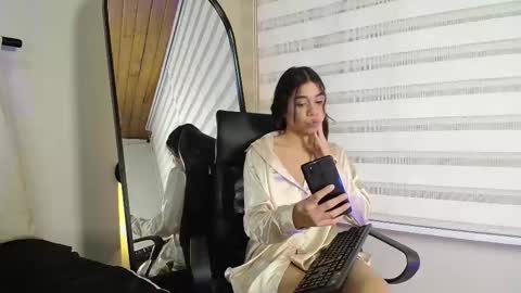 Snapshot of rachell_criss chatting on February 14, 6:45 am Rachell online show from February 14, 6:45 am
