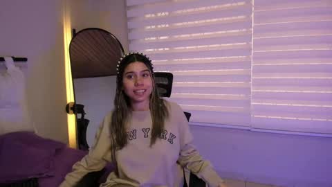 Snapshot of rachell_criss chatting on October 6, 6:04 pm Rachell online show from October 6, 6:04 pm
