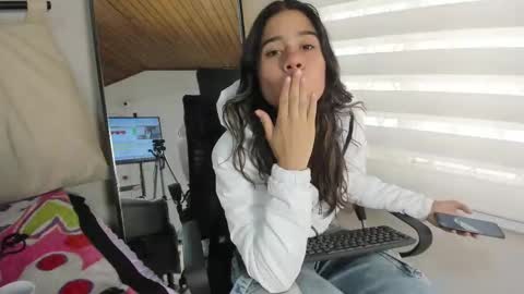 Snapshot of rachell_criss chatting on February 9, 4:50 pm Rachell online show from February 9, 4:50 pm
